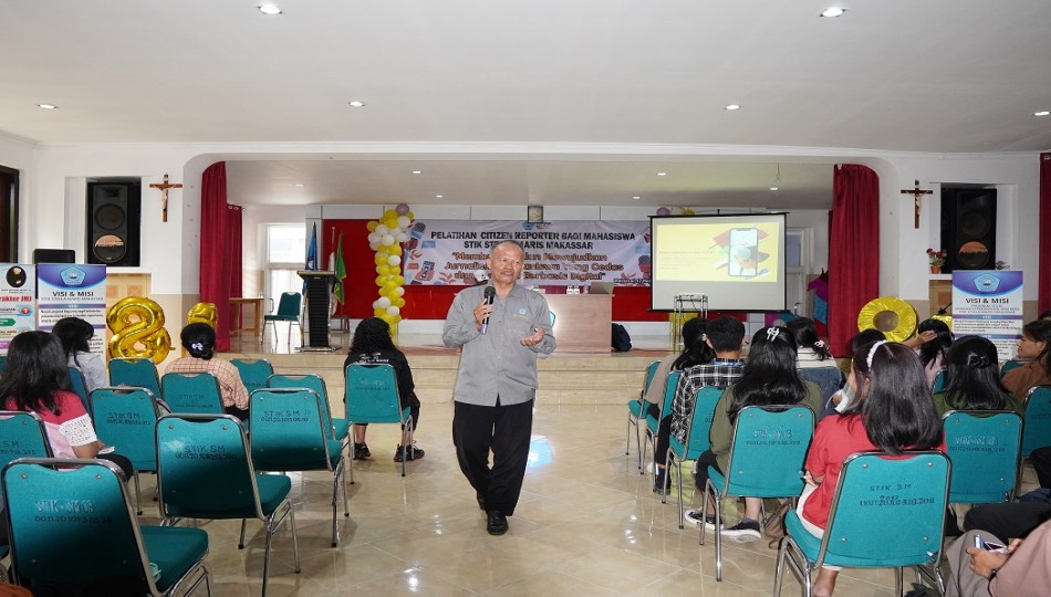 Pelatihan Jurnalistik dan Media Sosial di Kampus STIK Stella Maris Makassar
